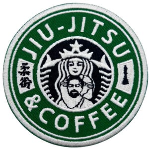 Broderad lapp med Jiu Jitsu och kaffe, stryk-på- eller kardborremärke (7,5 cm) BJJ-märke