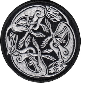 The Chasing Hounds Celtic Knot Patch (3 Inch) Iron or Sew-On Badge Perfect for Jackets, Backpacks, Hats, Shirts, Caps, Gift Patches