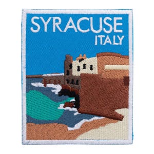 May include: Embroidered patch featuring a coastal scene with buildings and the text "SYRACUSE ITALY" in white. The patch has a blue background with a white border, depicting a beach and sea.