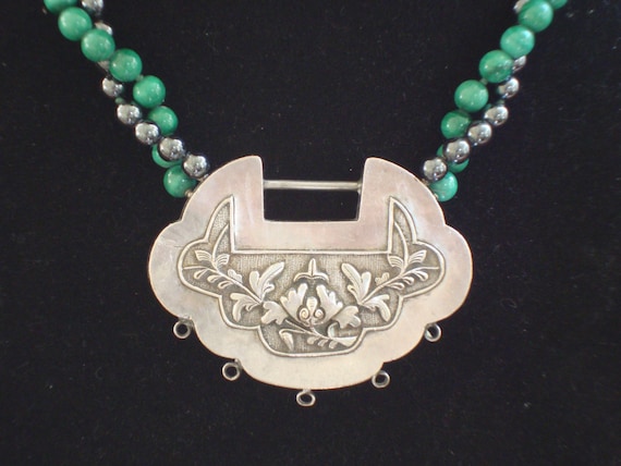 Chinese scallop shaped pendant necklace