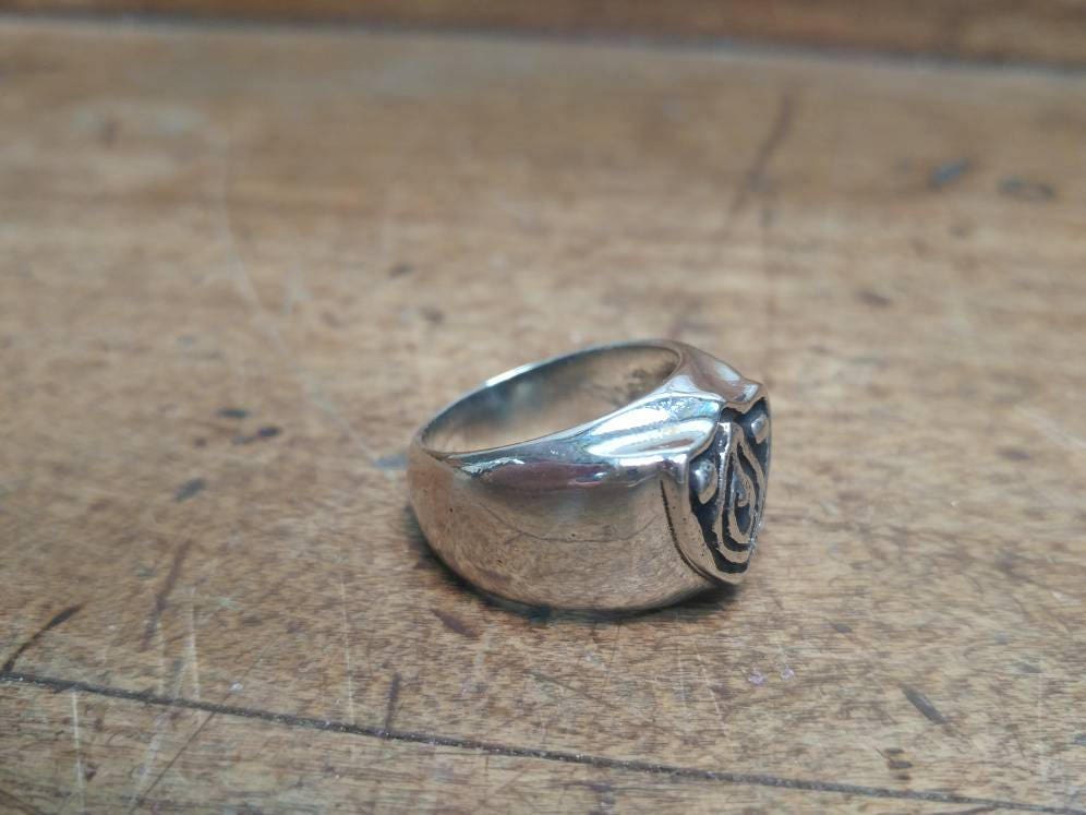 Vulva Crest Signet Ring handmade 925 Sterling Silver - Etsy