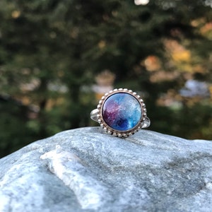 Sterling Silver Ring with Magenta, Light Blue, and Deep Blue Glass Cabochon