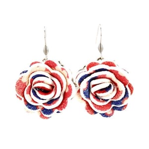 Rose Blume Ohrringe, Rose Ohrringe, Blume Ohrringe baumeln, Florale Ohrringe, Blütenblatt Ohrring, Blume Statement Ohrringe, Boho Ohrringe