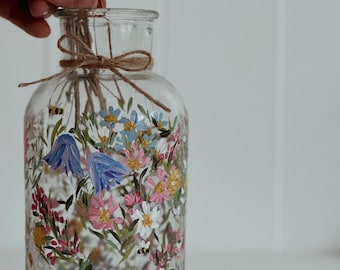 Busy Bee Glassware | Bottle Vase | Cylinder | Candle | Flute | Wooden Tag | Floral | Mothers Day | Birthday | Gifts for Her | Christmas