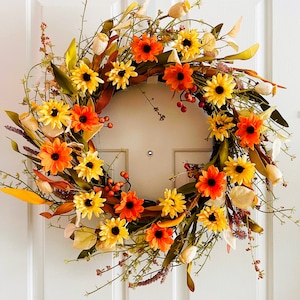 Summer flowers wreath, Summer wreaths for front door, Flowers berry wreath,  Front door wreath, Everyday wreath