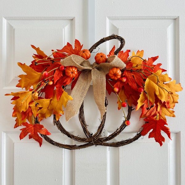 Corona de hojas de calabaza de otoño, Halloween, corona de calabaza con lazo, corona de calabaza con hojas de arce, corona de calabaza con vid y bayas, arce naranja.