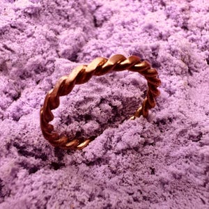 Twisted Copper Finger Ring – Energy Healing Tool for Aura Cleansing, EMF Protection & Chakra Balancing