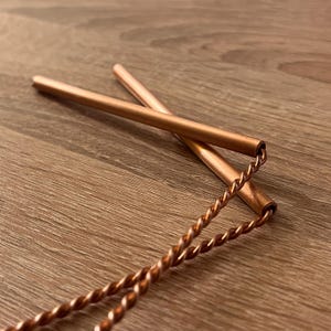 2 vridna slagrutor i ren koppar med kopparhandtag