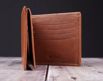 Wallet in genuine beautiful Cognac leather. Customisable, horizontal billfold and cardholder.