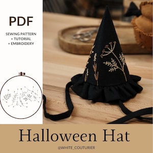 Könnte beinhalten: Ein schwarzer Hexenhut mit goldener, gestickter Blumenverzierung. Der Hut hat einen gekräuselten Rand und eine schwarze Schleife. Das Bild enthält den Text "Halloween Hat" und "@WHITE_COUTURIER".