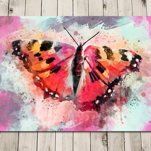 Puede incluir: Una pintura de acuarela de una mariposa con alas rosadas, naranjas y negras. La mariposa está sobre un fondo de lavados de acuarela rosa, azul y blanco.