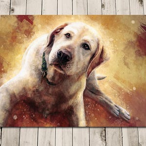 Puede incluir: Un retrato de cerca de un perro Labrador Retriever blanco con un collar verde. El perro mira directamente a la cámara con una expresión suave. El fondo es una pintura borrosa de estilo acuarela en colores amarillo, naranja y marrón.