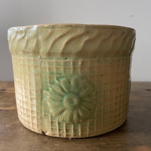 HTF Mccoy Daisy Buttertopf