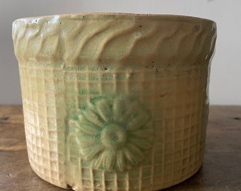HTF Mccoy Daisy Buttertopf