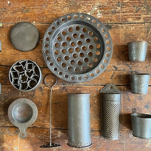 Collezione 13 utensili da cucina antichi