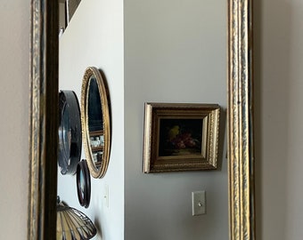 Mooie antieke spiegel met gouden frame