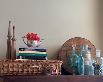 Commode/panier de rangement vintage en osier