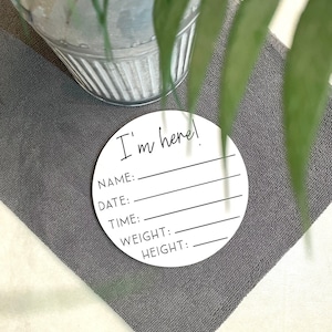 Hand-Painted Wood Birth Announcement – &#39;I&#39;m Here!&#39; Newborn Photo Prop