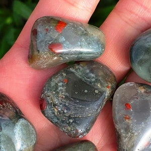 Bloodstone tumble stone, seftonite stone, healing crystal,  purify stone, healing bloodstone, detoxify stone, elf kendal hippies uk