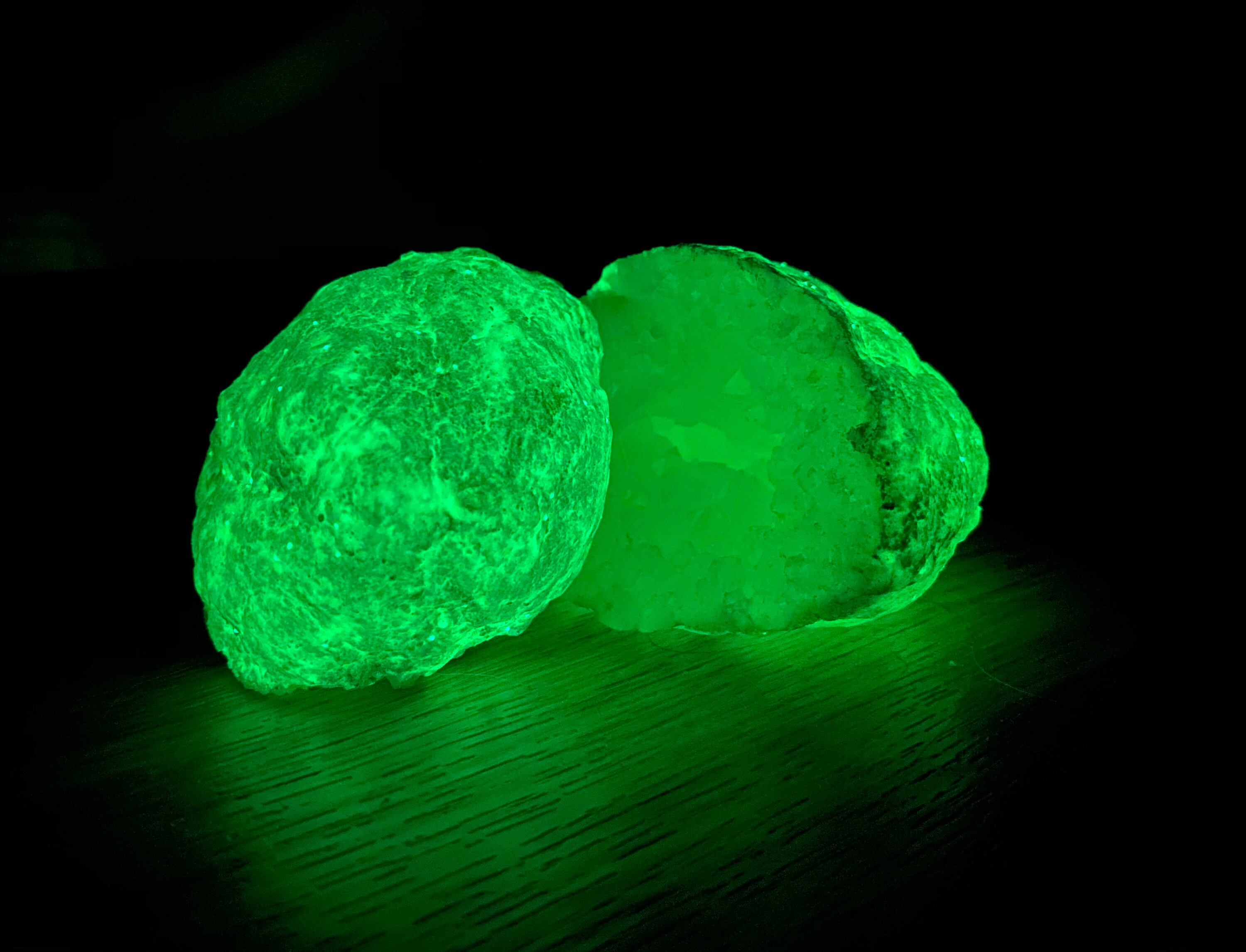 Glow Crystal Geode Magic Night Light Rock Kryptonite Crystals Glowing ...