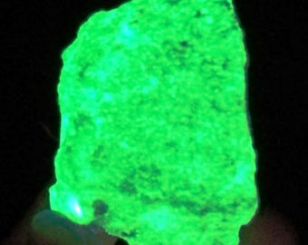Kryptonite geode, glow in the dark crystal geode gift for boy, Superhero phosphorescent glowing crystal halloween glow stone druzy geode uk
