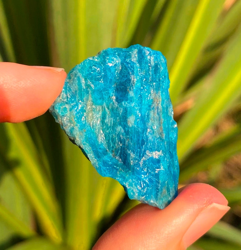 raw turquoise apatite, elf kendal hippies, rare bright blue positivity stone, turquoise crystals uk, turquoise apatite stone shipped fast uk image 4