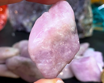 Pink Kunzite tumbled, natural pink kunzite, raw kunzanite stones, kunzite gem pink, Polished kunzite pink, raw pink kunzite tumble elf in uk