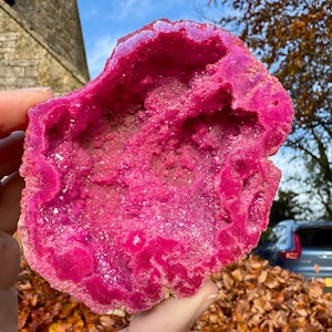 Geoda de hada de los dientes, regalo delicado para el país de las hadas, cristal de hada de los dientes, gemas de cuento de hadas rosa fuerte, drusa rosa brillante, cueva, regalo de recuerdo de las hadas