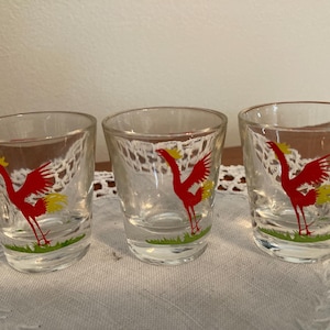 Vintage MCM Federal glass crowing roosters shot glasses set of 3 red yellow clear barware kitsch farmhouse PRISTINE party collectible porch