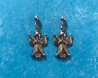 Pendientes de ángel rezando: acabado antiguo, joyería religiosa