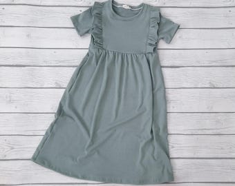 Grünes Winterkleid mit Rüschen am Mieder Langarm-Mädchen Kleid Schwere Ripp-solide helles Olivenkleid für Kleinkinder Bescheidenes Maxikleid für wenig