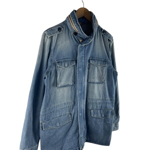 Puede incluir: Un juego de tres tazas de cer&aacute;mica con un acabado moteado y mate. Las tazas son de color crema, marr&oacute;n claro y marr&oacute;n oscuro. Cada taza tiene un dise&ntilde;o simple y minimalista.