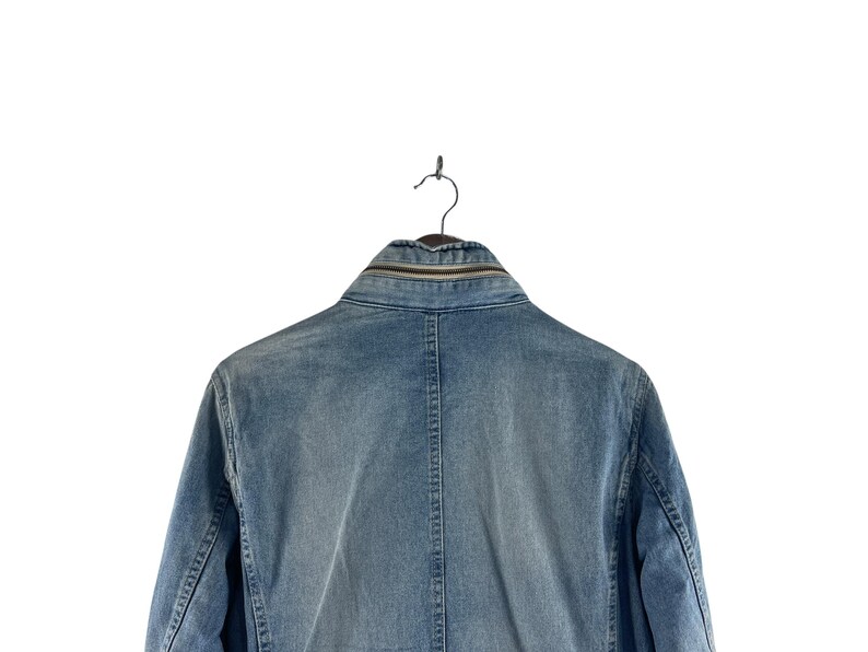 Puede incluir: Un letrero de madera r&uacute;stica con el texto "Welcome to our home" en letras blancas. El letrero presenta un acabado envejecido y un dise&ntilde;o sencillo y acogedor, perfecto para la decoraci&oacute;n de la entrada.