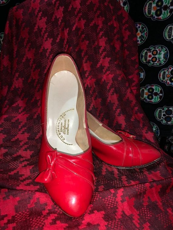 Gorgeous Red Patent 1980s cushioned pumps!!