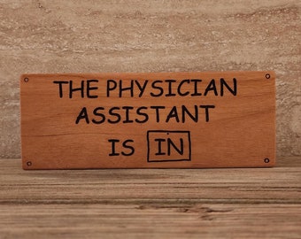 The Physician Assistant Is In, lasergegraveerd, houten blok, bord Physician Assistant, cadeau voor PA, PA afstuderen, Physician Assistant, PA