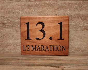 Letrero de madera para media maratón, grabado a láser, decoración para correr, regalo para corredores, inspiración para correr, regalo para media maratonistas