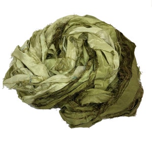 Sari Seidenband - Olive Ombré - Sari Seidenbänder - Seidenstreifen - Ideal für Mixed Media, Teppichherstellung, Schmuck | 25+ Meter