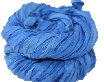 Recycelte Sari-Seidenband: Blaues Garn für Schmuck, Teppichherstellung - 25+ Yards