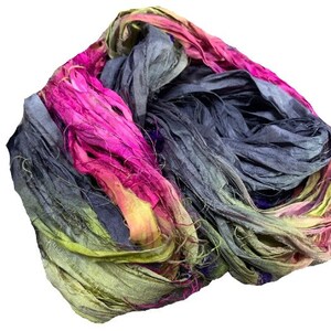 Filato di nastro di seta Sari riciclato - Grigio, Rosa, Giallo, Verde - 50 GMS - Nastro Boho - Strisce di seta - Ottimo per collane, creazione di tappeti, gioielli