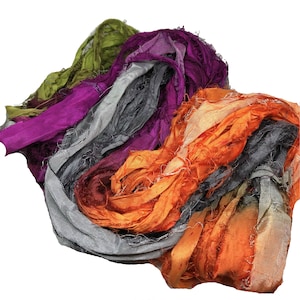 Ruban de soie sari recyclé - Fils de couleurs mélangées - Bandes de soie - Idéal pour techniques mixtes, fabrication de tapis et bijoux | Plus de 25 mètres de teinture et de montage