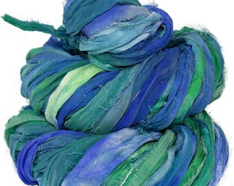 Recycled Sari Seidenbändchen Garn: Cerulean Blue Boho Strips (50 GMS)