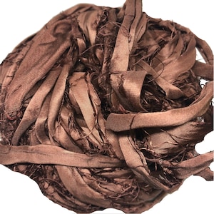 Recycelte Sari Seidenbänder - Braunes Garn - Erdfarbene Sari Seidenbänder - Seidenstreifen - Ideal für Mixed Media, Teppichherstellung, Schmuck ab 15 m