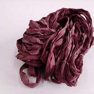 Sari Soie Ruban super encombrant - vert menthe - rubans de soie Sari  - idéal pour les médias mixtes, fabrication de tapis, bijoux