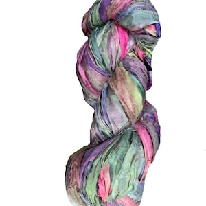 Filato di nastro di seta Sari riciclato - Rosa, verde, sfumato - 50 GMS - Nastro Boho - Strisce di seta - Ottimo per collane, creazione di tappeti, gioielli