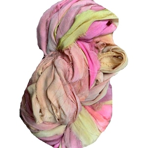 Filato di nastro di seta Sari riciclato - Rosa, giallo, sfumato - 50 GMS - Nastro Boho - Strisce di seta - Ottimo per collane, creazione di tappeti, gioielli