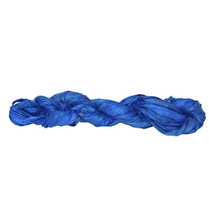 Nastro di seta sari riciclato - Filato blu - Nastri di seta sari - Strisce di seta - Ottimi per tecniche miste, creazione di tappeti, gioielli / 25+ iarde