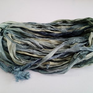 Sari Soie Ruban super encombrant - vert menthe - rubans de soie Sari  - idéal pour les médias mixtes, fabrication de tapis, bijoux