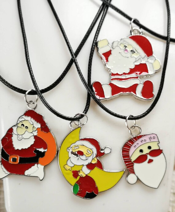 4 x Enamel Santa Gold Plated Pendant Charms Xmas Father Christmas 19mm 4 x Enamel Santa Gold Plated Pendant Charms Xmas Father Christmas 19mm
