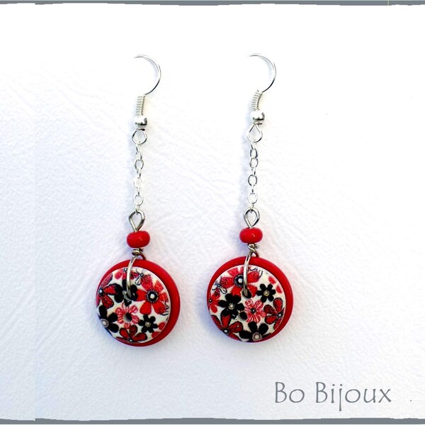 Boucles d'oreilles boutons liberty rouge et noir , chaîne argentée