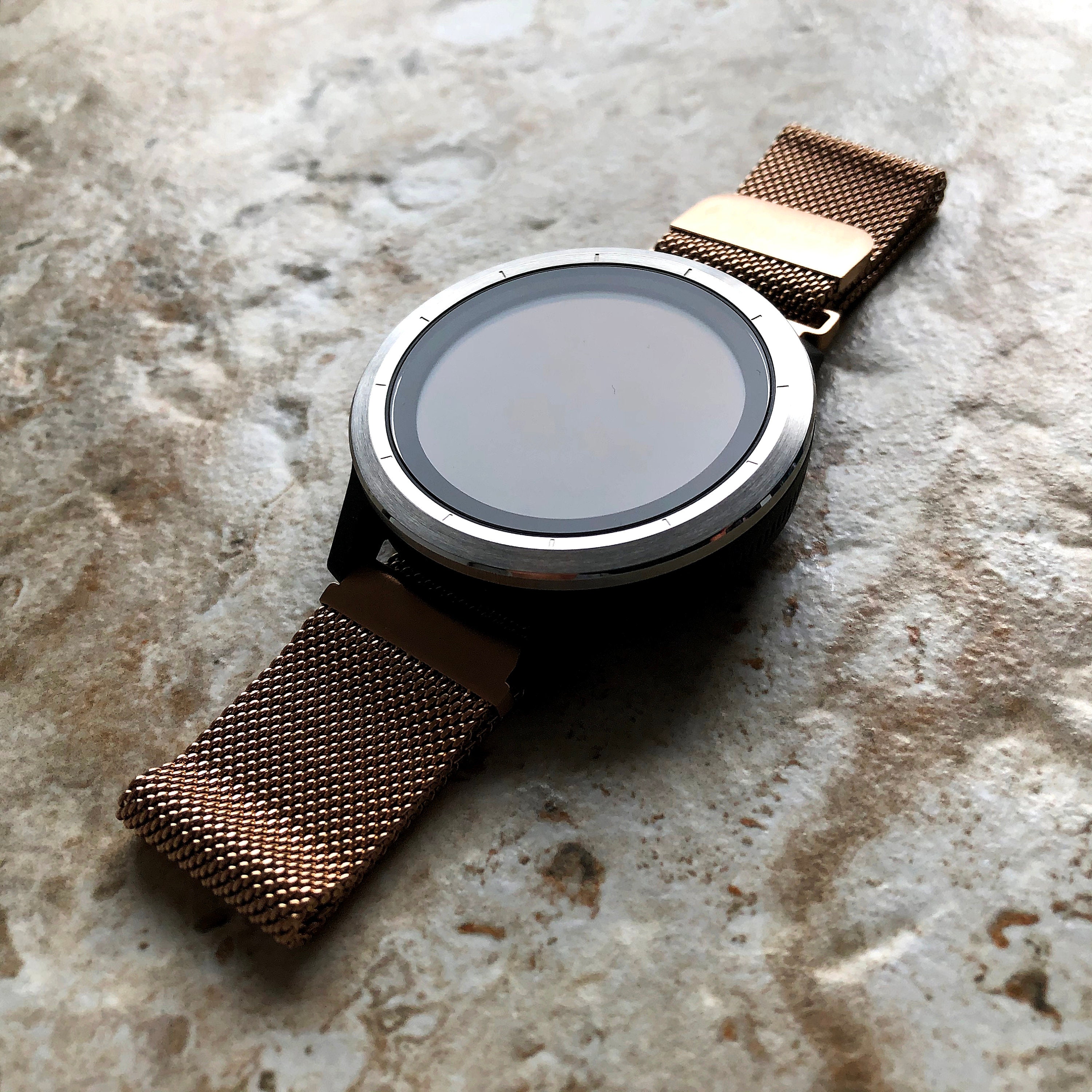 Garmin venu milanese band hot sale